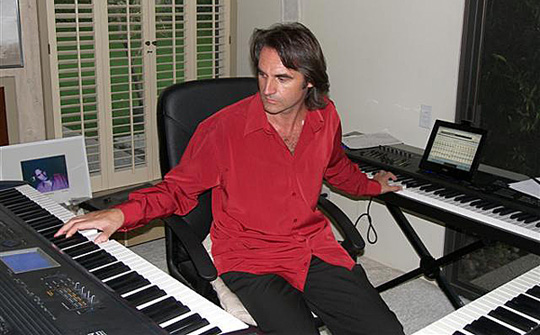 Frederic Delarue in zijn geluidstudio